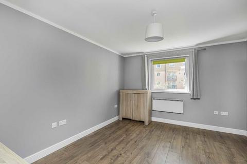 1 bedroom flat to rent, Wooldridge Close, Feltham TW14
