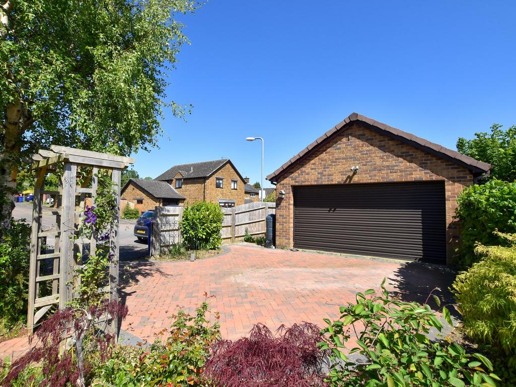 Double Garage & Driveway