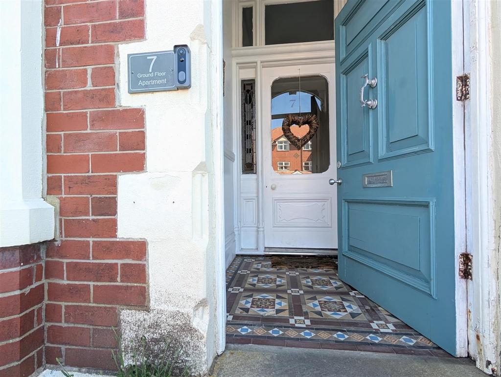 Communal vestibule entrance