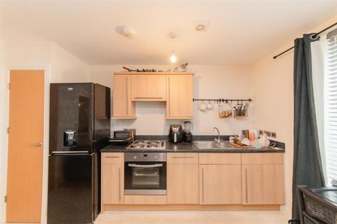 Studio to rent, Charcot Road, Colindale