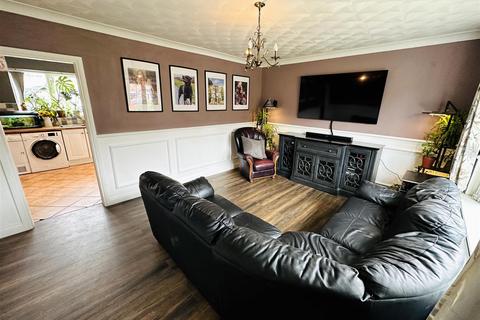 18 Foxhill Road, Thorne, Doncaster, DN8 5QA
