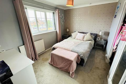 18 Foxhill Road, Thorne, Doncaster, DN8 5QA
