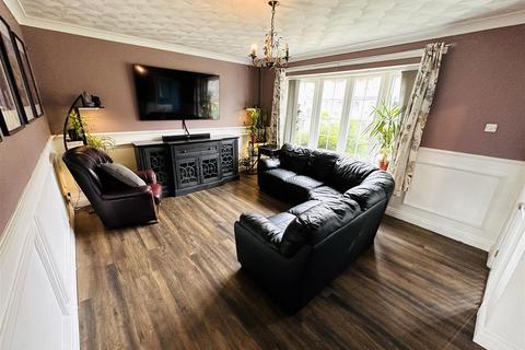18 Foxhill Road, Thorne, Doncaster, DN8 5QA