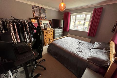 18 Foxhill Road, Thorne, Doncaster, DN8 5QA