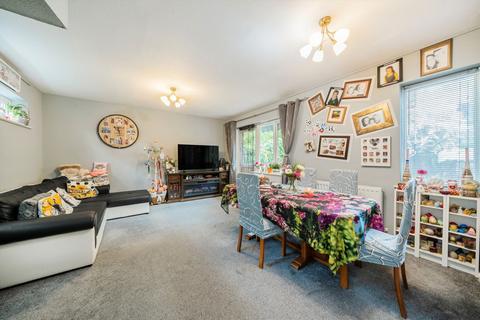 Morland Close, Hampton TW12
