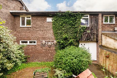 42 Morland Close, Hampton, TW12 3YY