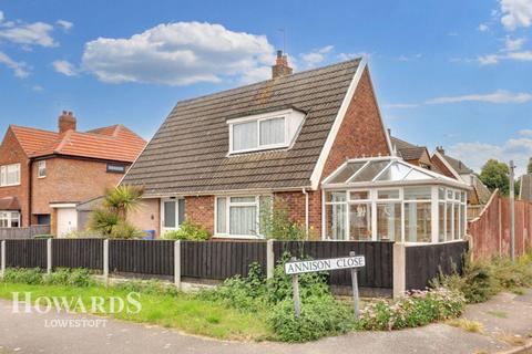 2 bedroom detached bungalow for sale, The Avenue, Lowestoft