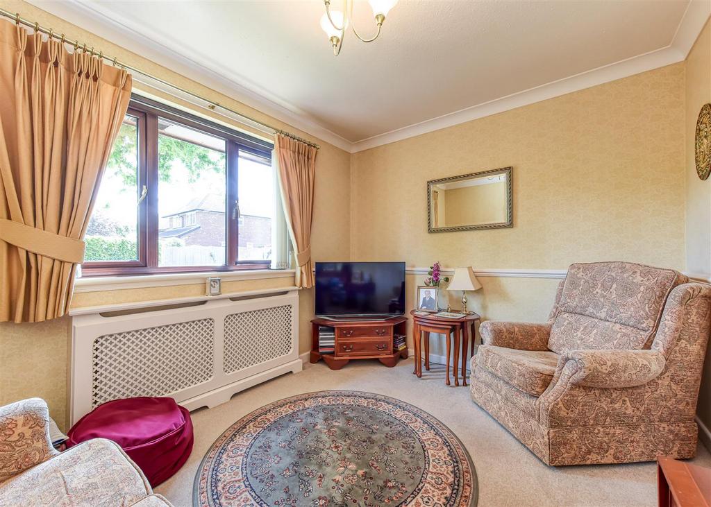 11a Wrekin Drive-bed2.jpg