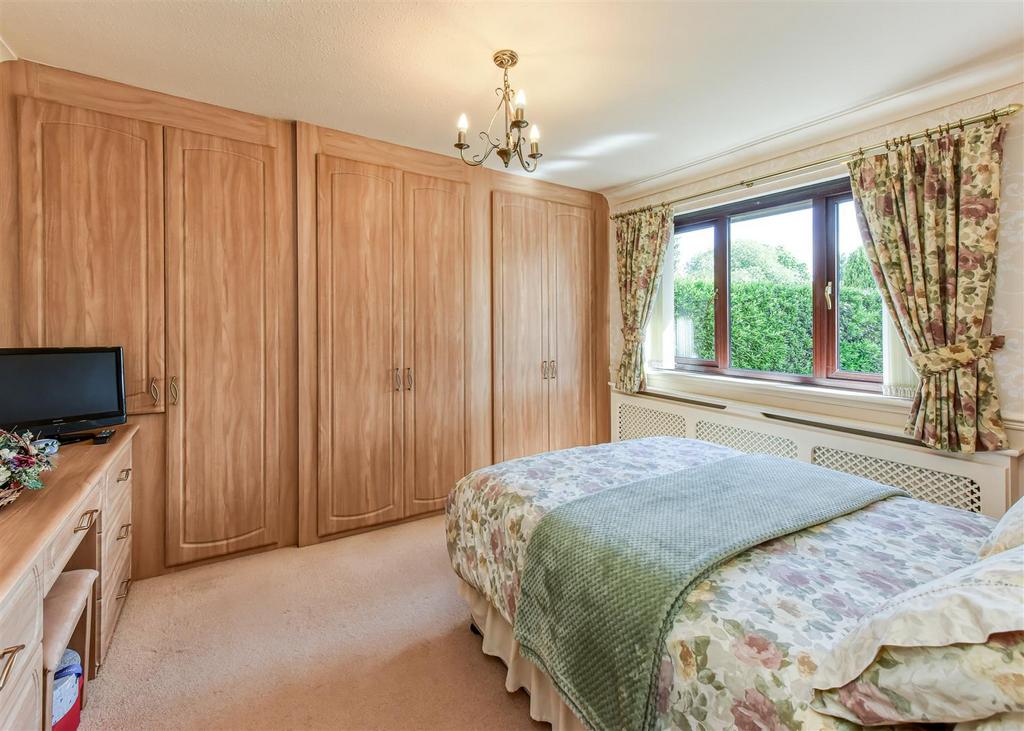 11a Wrekin Drive-bed1.jpg