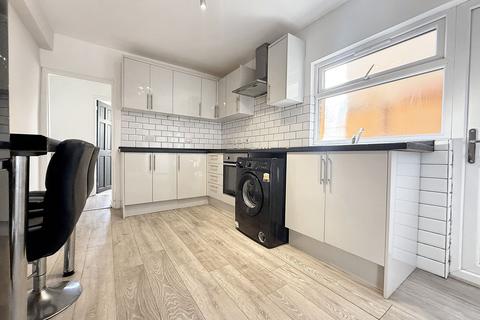 3 bedroom terraced house for sale, Mill Avenue, Uxbridge, UB8