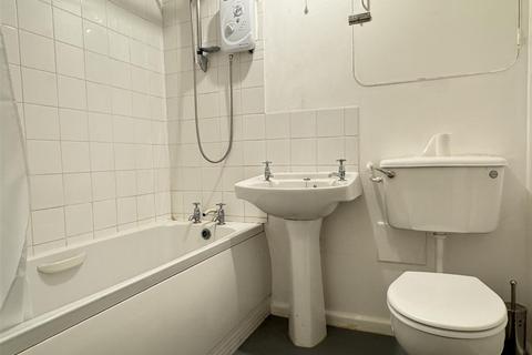 1 bedroom flat for sale, Bridge Road, St. Austell