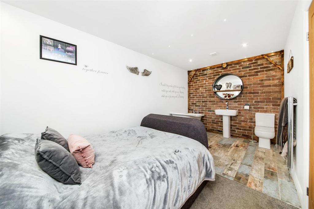 Bed with ensuite