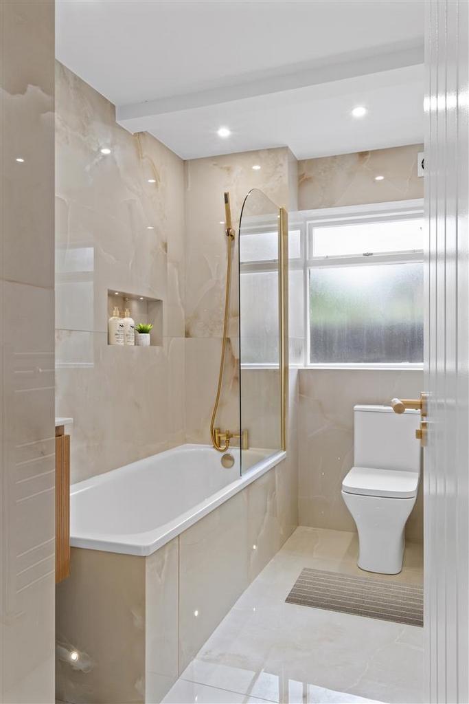 8 B Wycliffe Street-8.jpeg