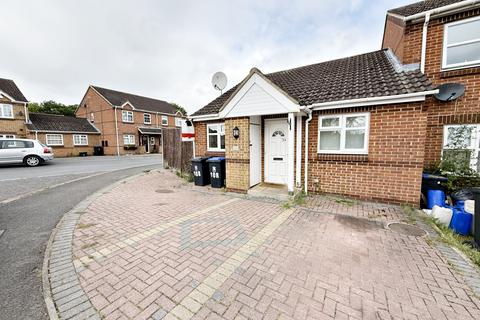 3 bedroom semi-detached house to rent, Trewarden Avenue, Iver, SL0