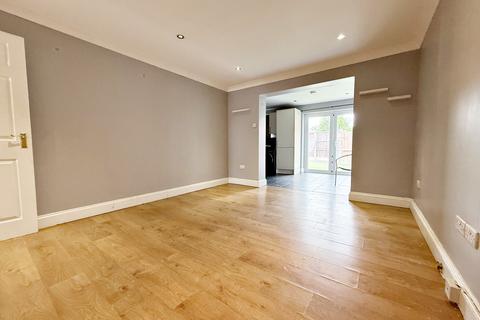 3 bedroom semi-detached house to rent, Trewarden Avenue, Iver, SL0