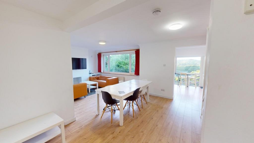 A spacious and inviting large modern living roo...