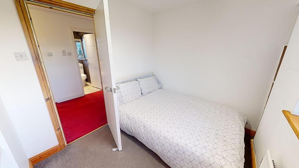 A cozy and tidy double bedroom, perfect for stu...