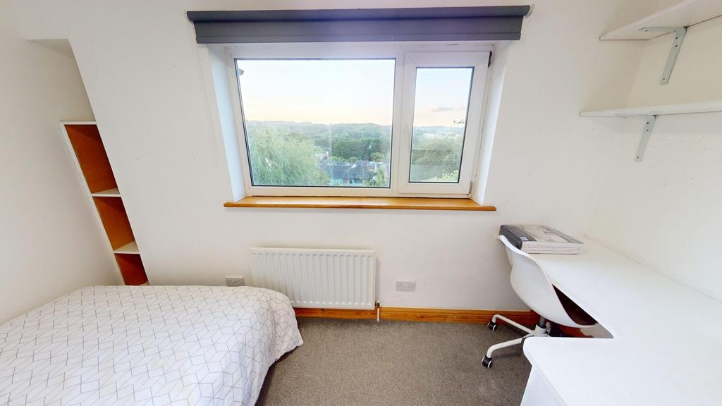 A bright and tidy double bedroom featuring a la...