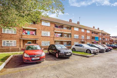 2 bedroom flat for sale, Hillary Road, Southall, Greater London, UB2