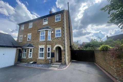 3 bedroom townhouse for sale, Loddington Way, Mawsley, NN14 1GE