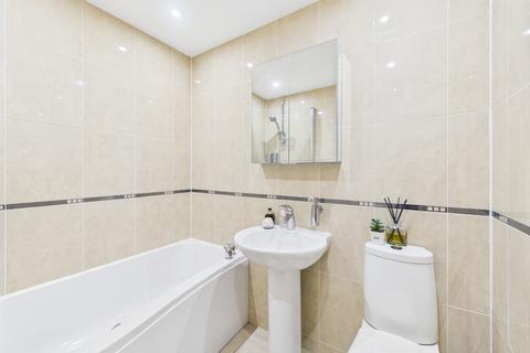3 bedroom townhouse for sale, Loddington Way, Mawsley, NN14 1GE
