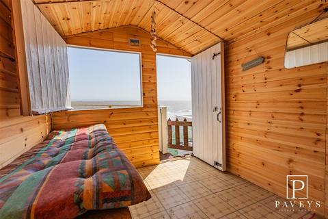 Chalet for sale, Southcliff Parade, Walton On The Naze