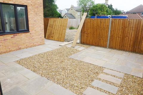 Property to rent, Ivel Road, Shefford, SG17