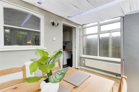2 bedroom end of terrace house for sale, Avon Gardens, West Bridgford NG2