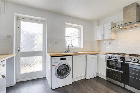15 Avon Gardens, West Bridgford, Nottingham, NG2 6BP