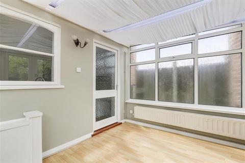 15 Avon Gardens, West Bridgford, Nottingham, NG2 6BP