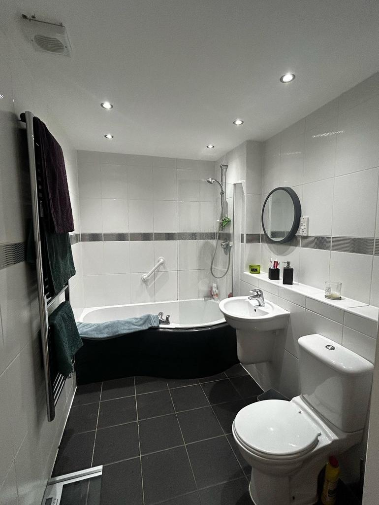 Bathroom Porthcawl CF36