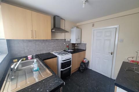 4 bedroom terraced house to rent, Heaton Road, BD9 4PS