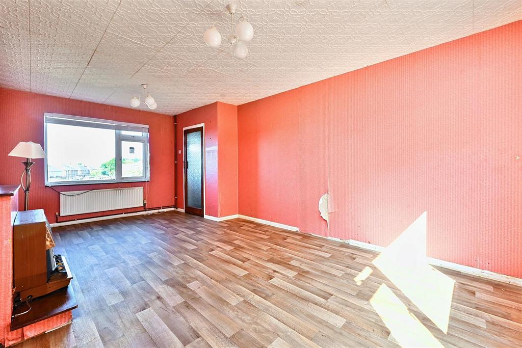 35 Highdown, Southwick, BN41 (12).jpg