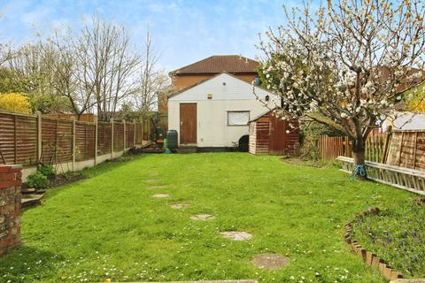 3 bedroom semi-detached house to rent, Wallscourt Road, Bristol BS34