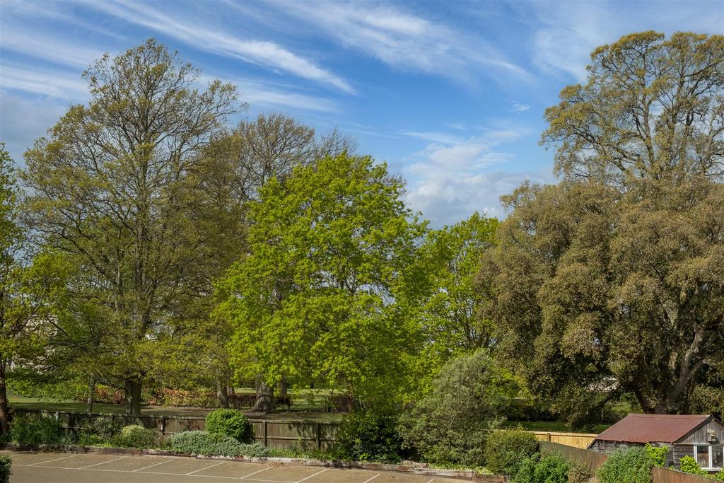 View towards Northwood Park to rear