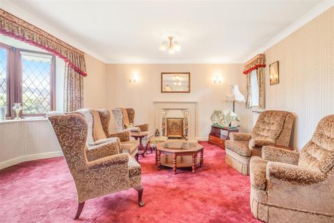 24 Gloster Drive, Kenilworth, CV8 2TU