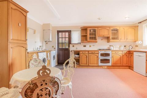 24 Gloster Drive, Kenilworth, CV8 2TU