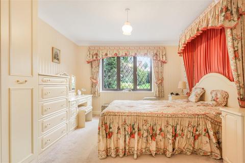 24 Gloster Drive, Kenilworth, CV8 2TU