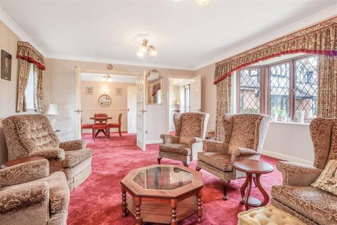24 Gloster Drive, Kenilworth, CV8 2TU