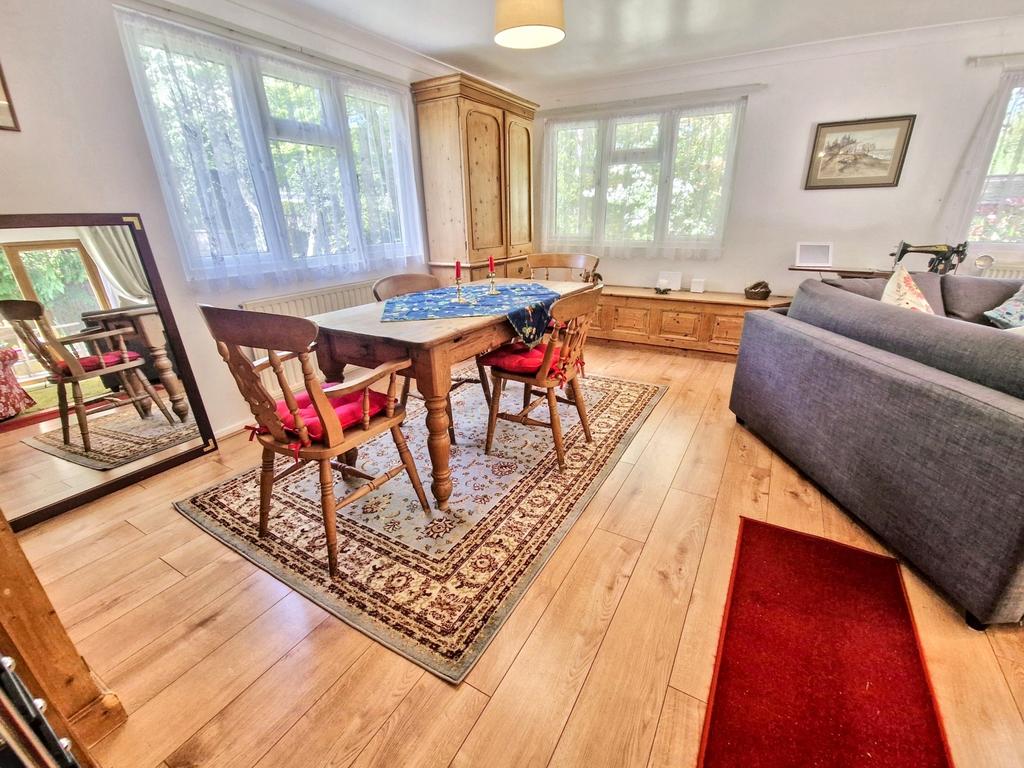 Living Room/Diner
