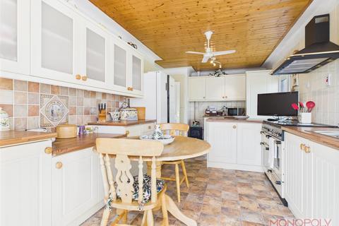 4 bedroom detached bungalow for sale, Jeffreys Road, Wrexham