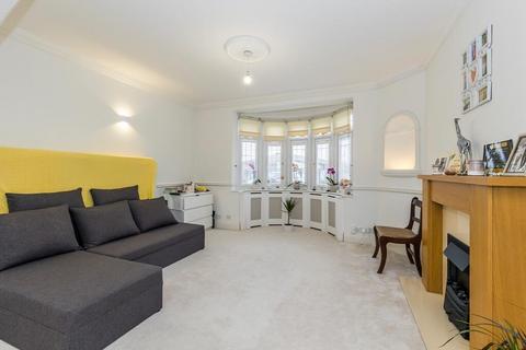 33 Forest Road, Ilford, IG6 3HA