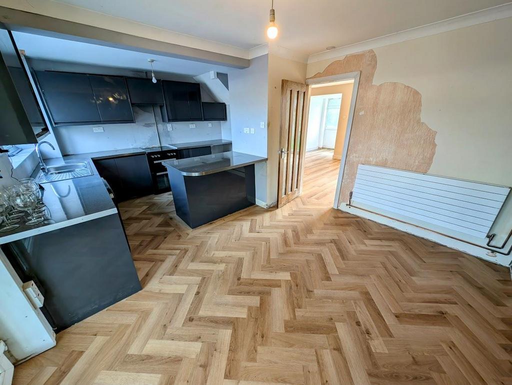 75 Cherington kitchen a.jpg