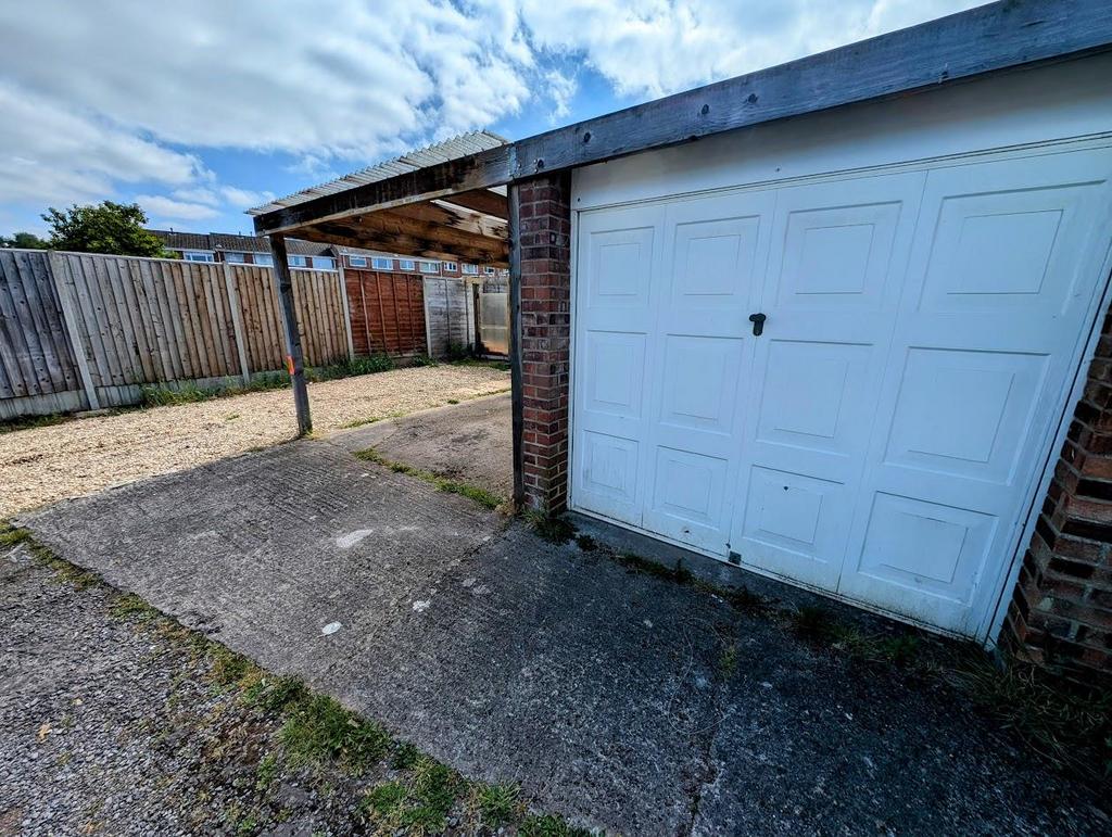 75 Cherington garage a.jpg