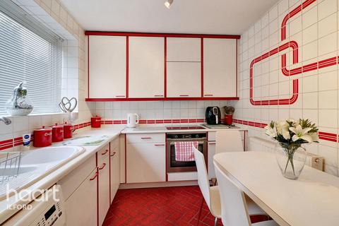 2 bedroom flat for sale, Eastern Avenue, Ilford