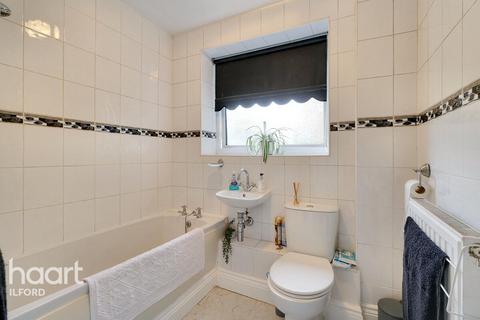 2 bedroom flat for sale, Eastern Avenue, Ilford