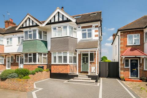 4 bedroom end of terrace house for sale, Colvin Gardens, Wanstead