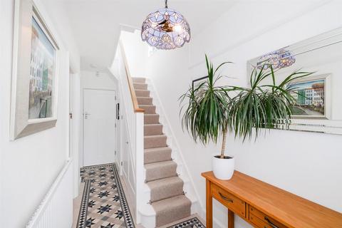 4 bedroom end of terrace house for sale, Colvin Gardens, Wanstead