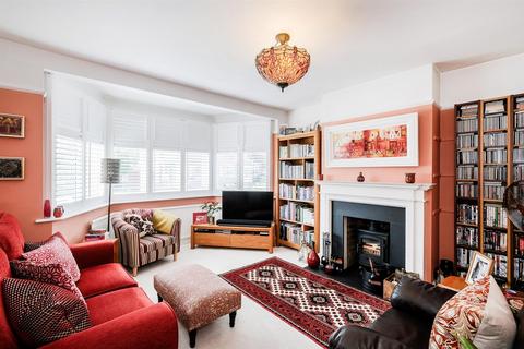4 bedroom end of terrace house for sale, Colvin Gardens, Wanstead