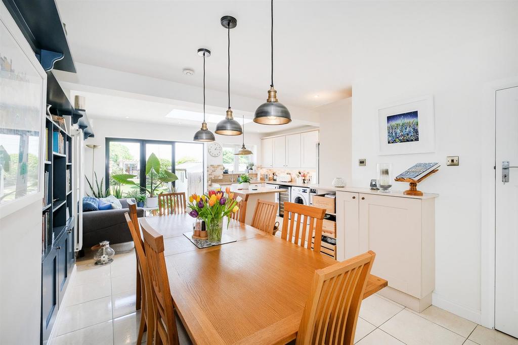 8 Colvin Gardens-32 web.jpg